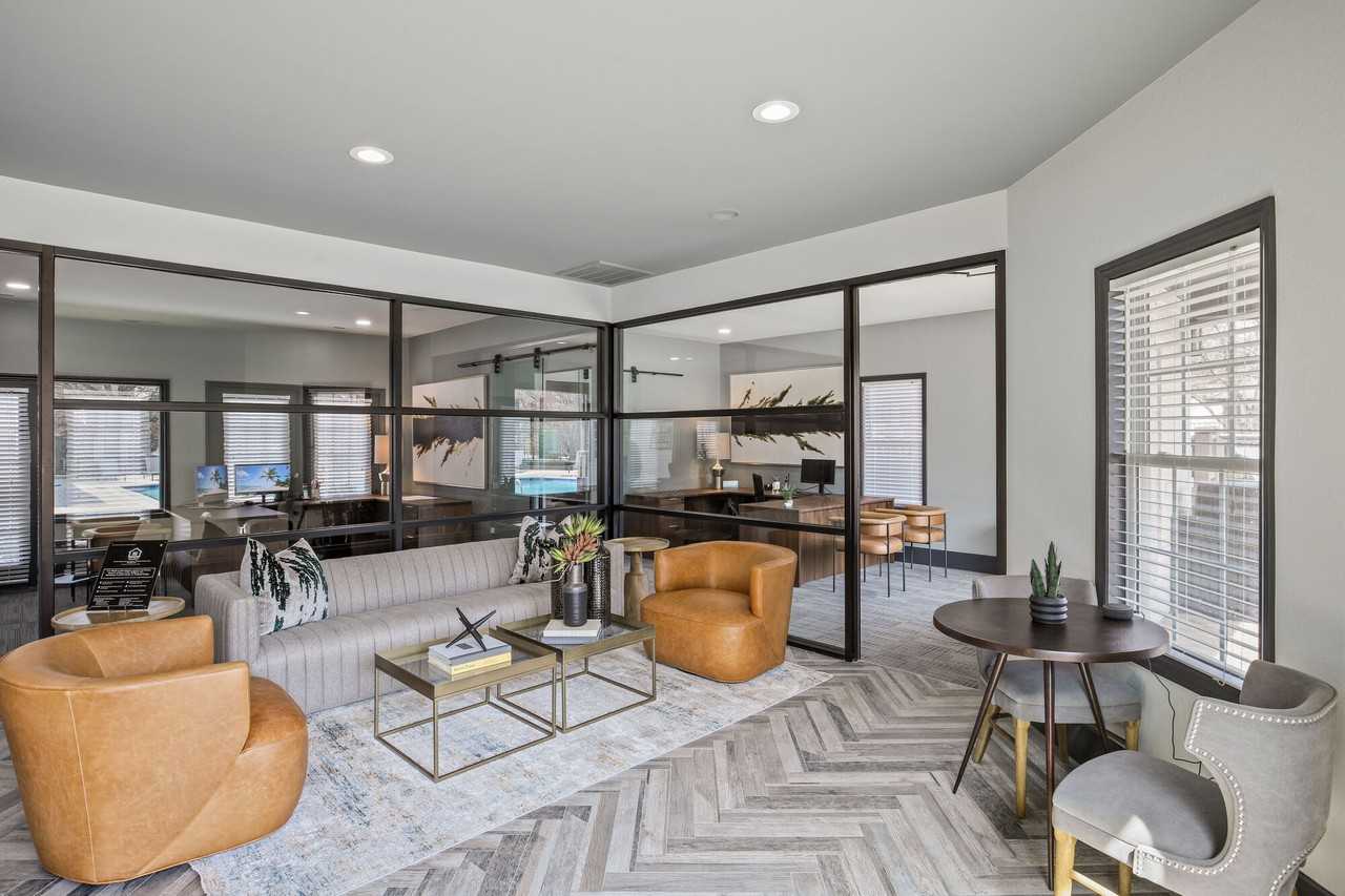 Forester - Photo 5 of 31