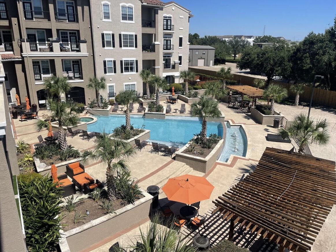 Heights On Katy - Photo 2 of 27