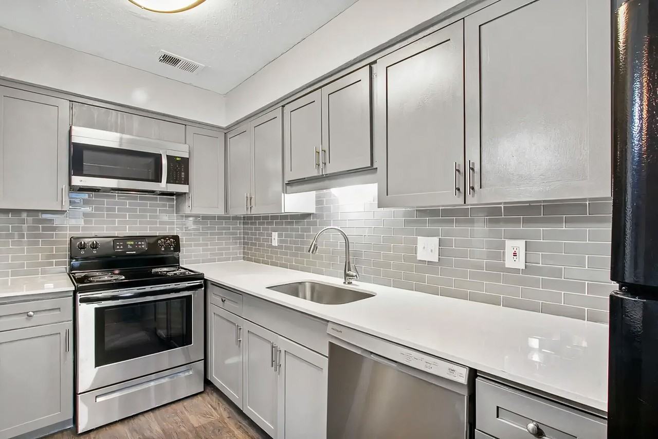 Parkwyn Townhomes - Photo 2 of 11