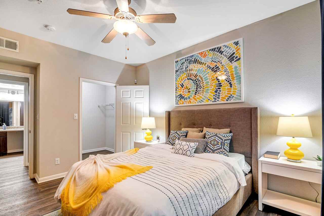 Hollister Place - Photo 2 of 13