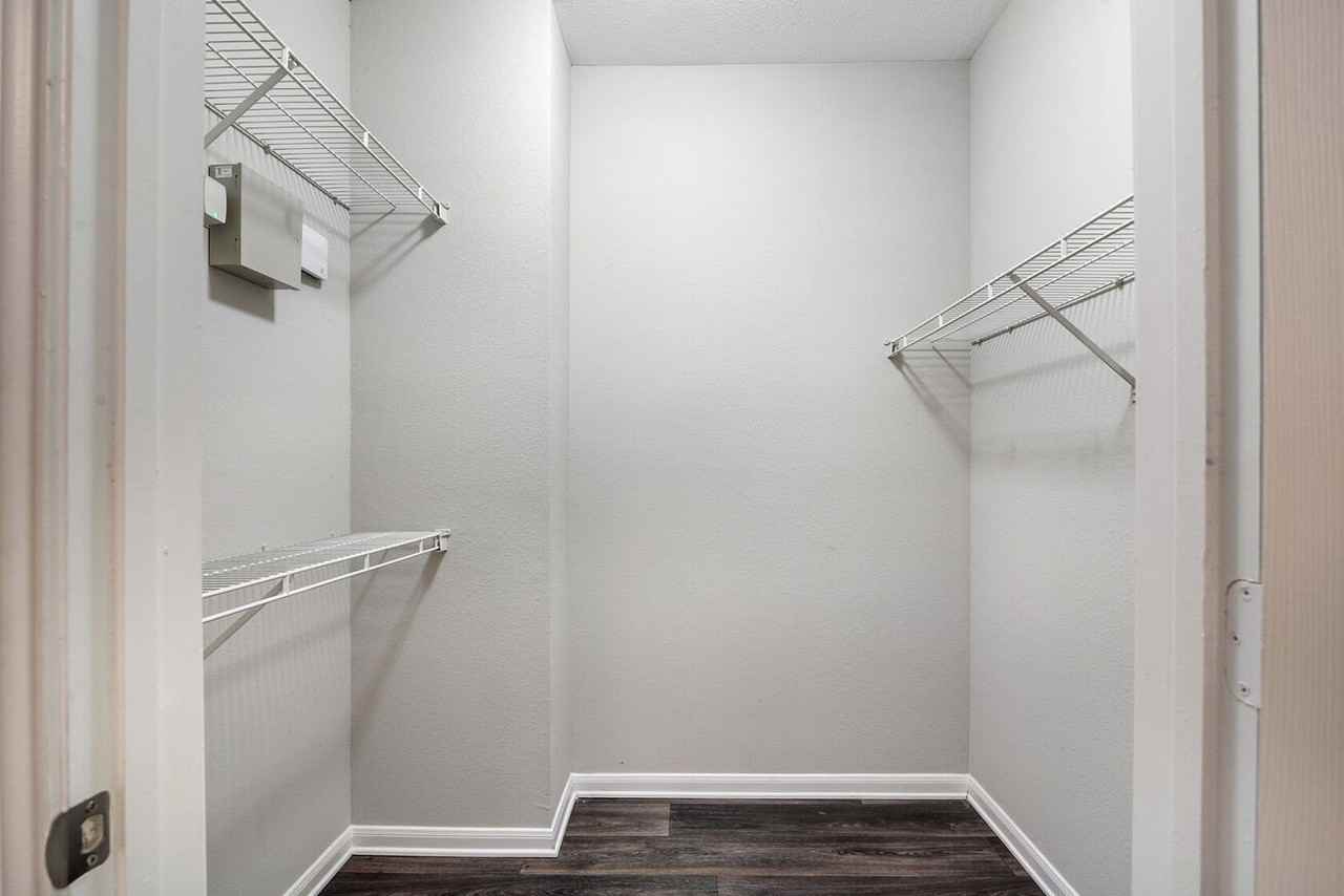 Hollister Place - Photo 4 of 13