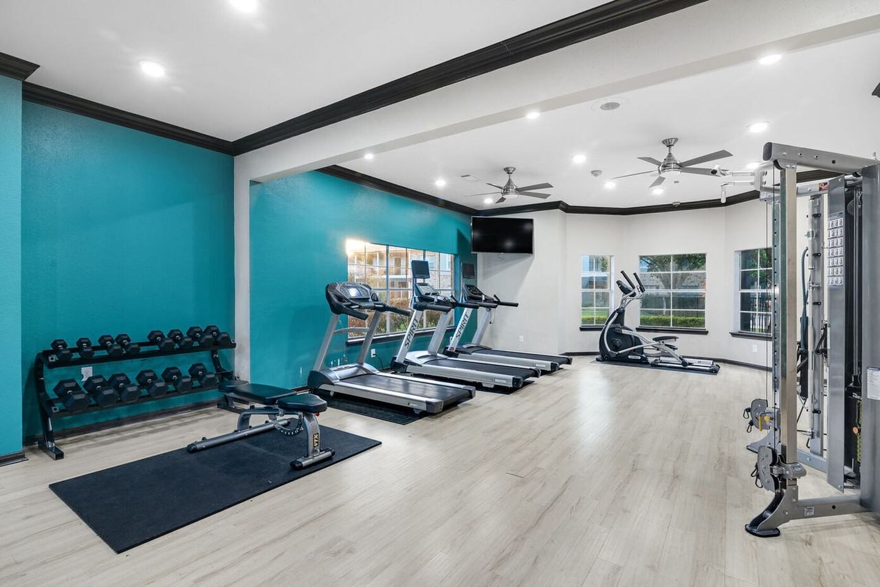 Hollister Place - Photo 5 of 13