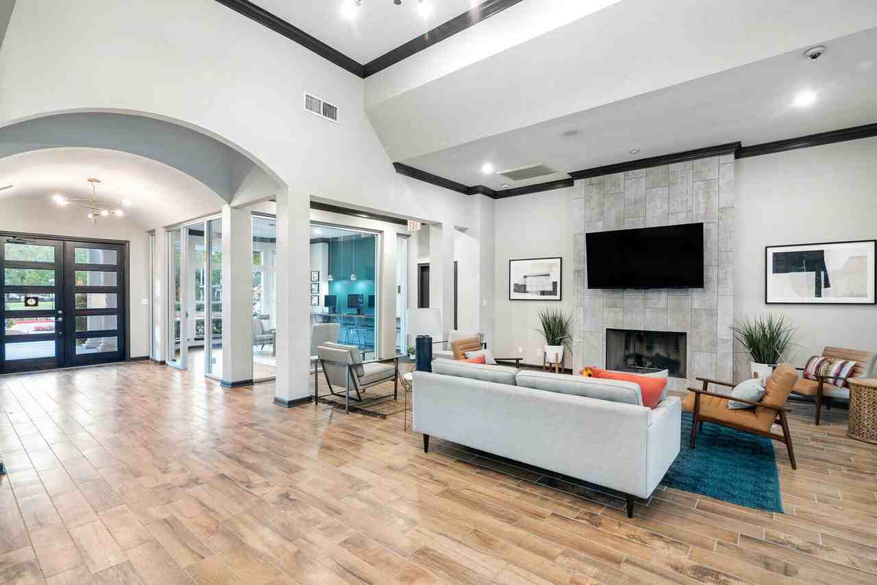 Hollister Place - Photo 6 of 13