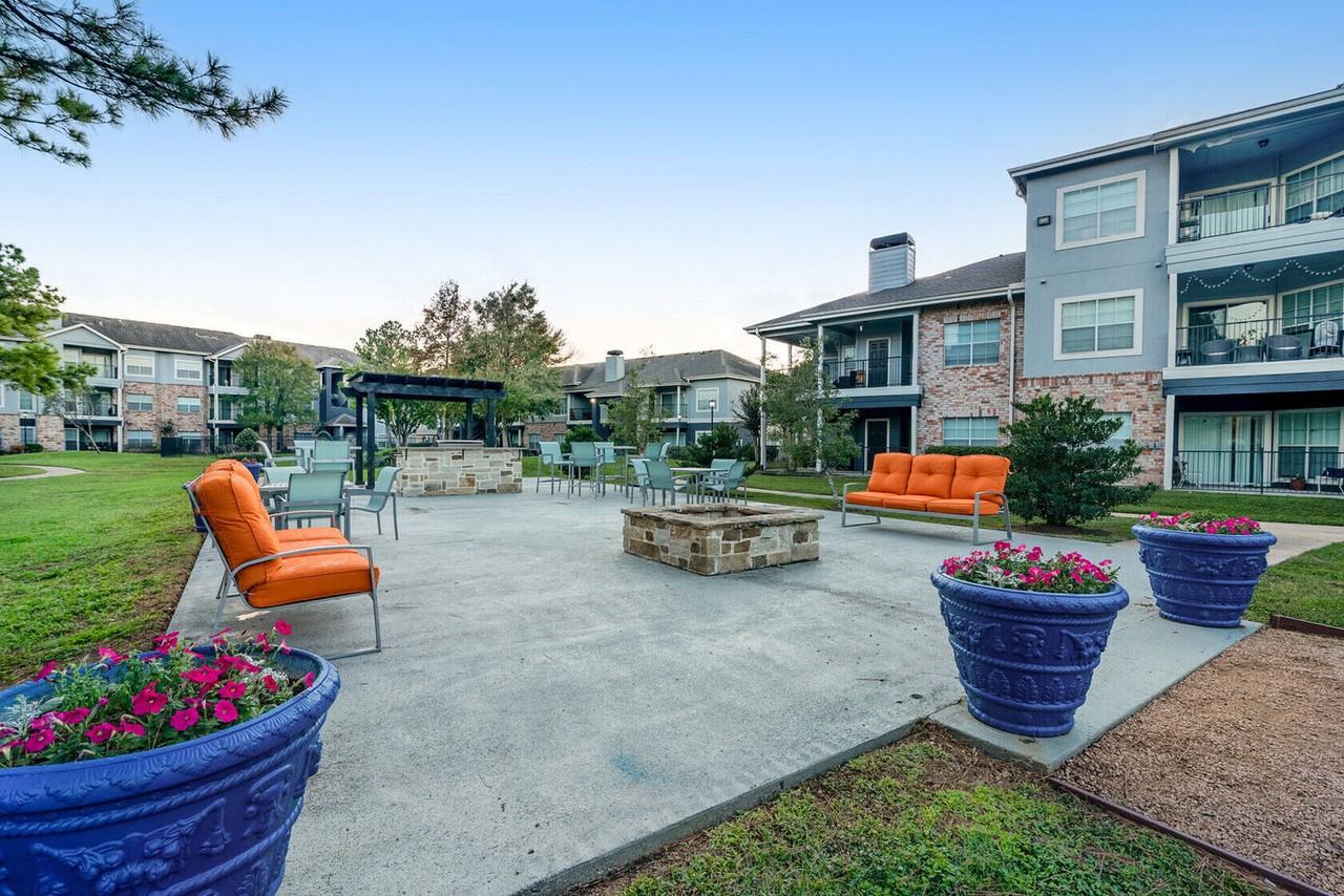 Hollister Place - Photo 7 of 13