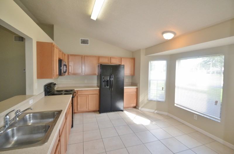 36739 Sundance Dr - Photo 3 of 10