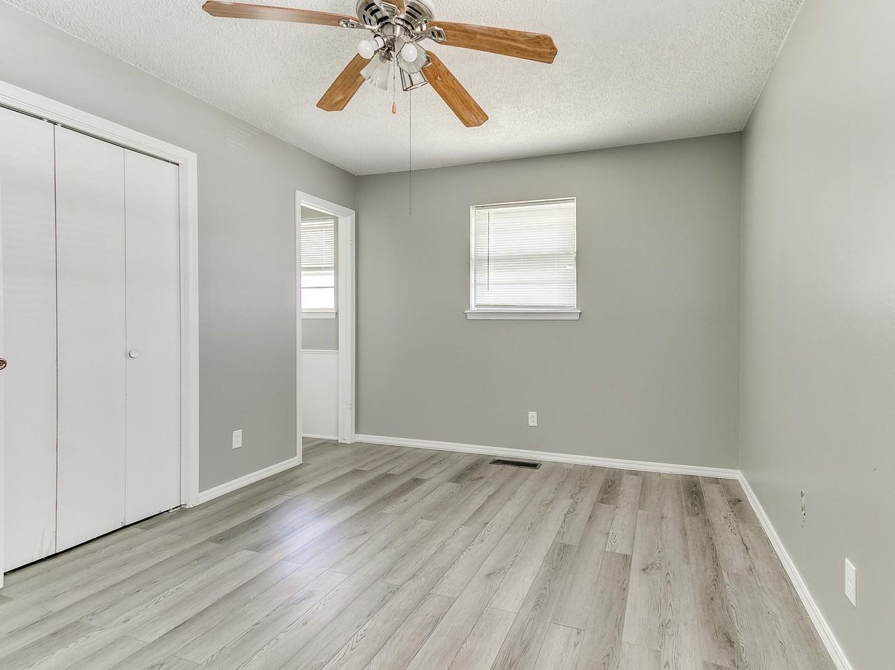 4405 N Chapman Ave #1 - Photo 6 of 15