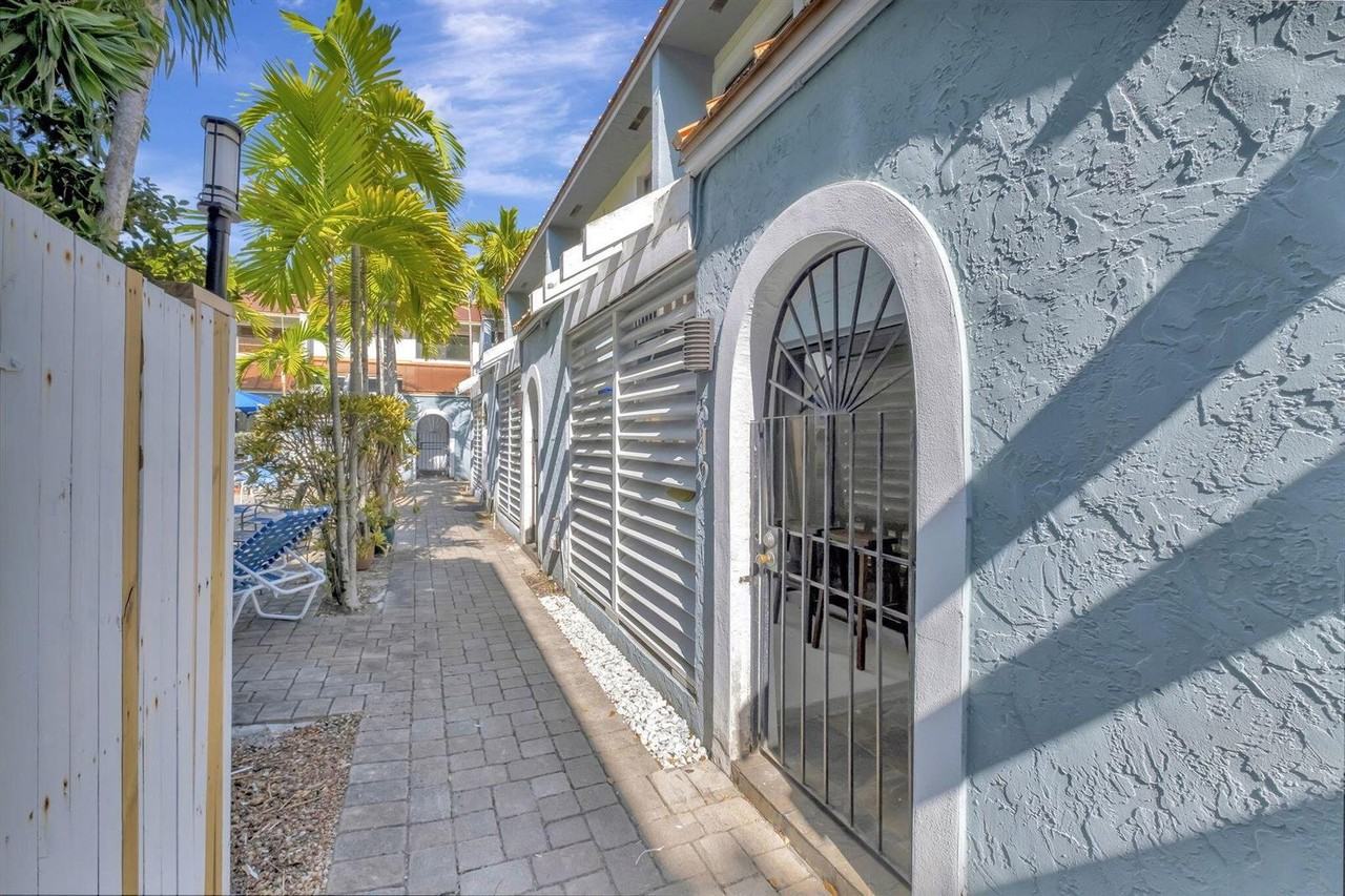 519 Ne 38th St - Photo 2 of 8