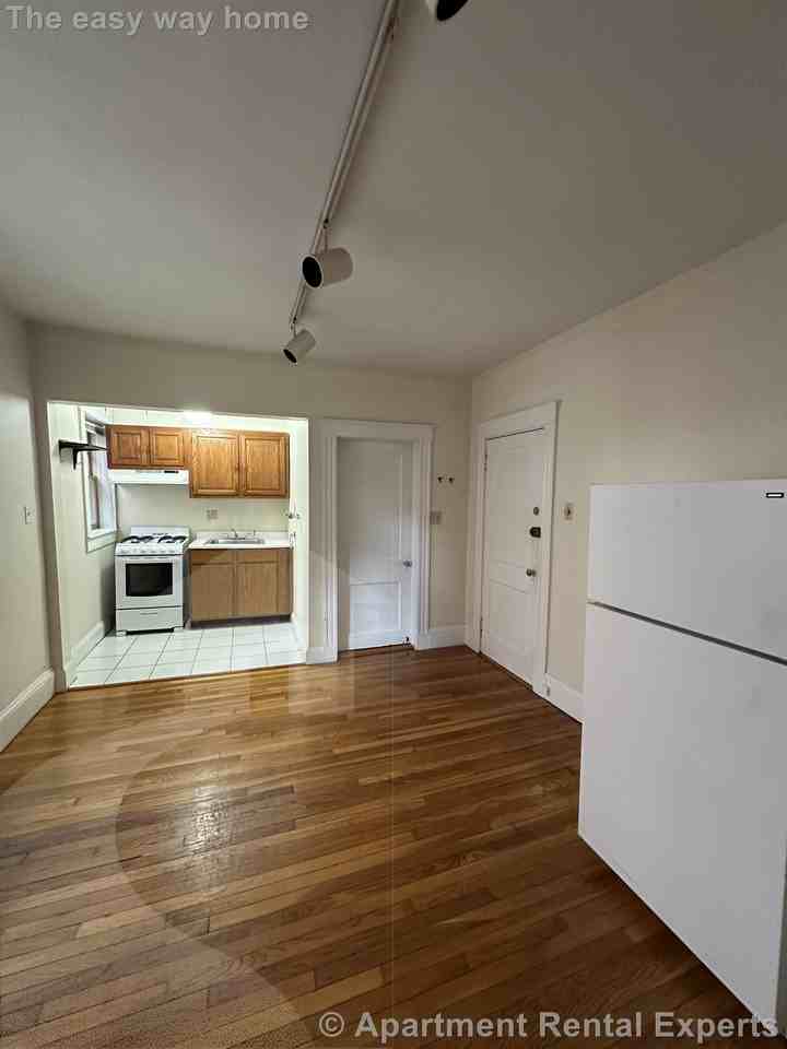 39 Lee St #3A - Photo 3 of 9