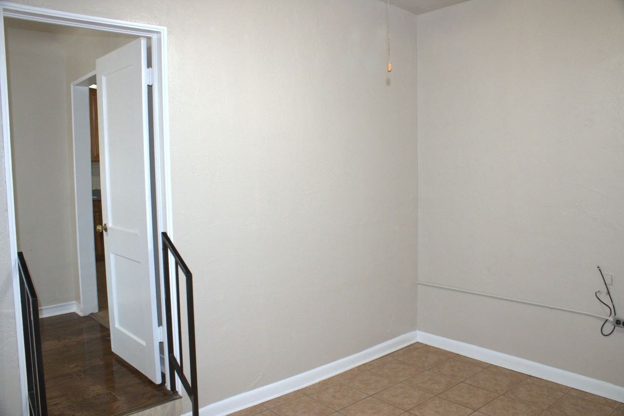 604 Raynolds St - Photo 3 of 21