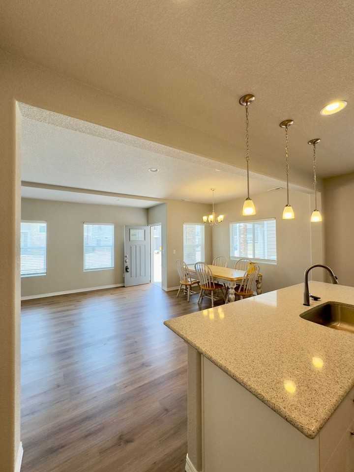 6063 Magma Hts - Photo 3 of 18