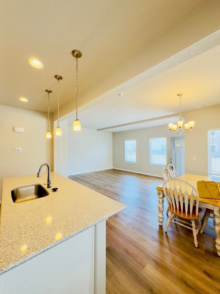 6063 Magma Hts - Photo 4 of 18
