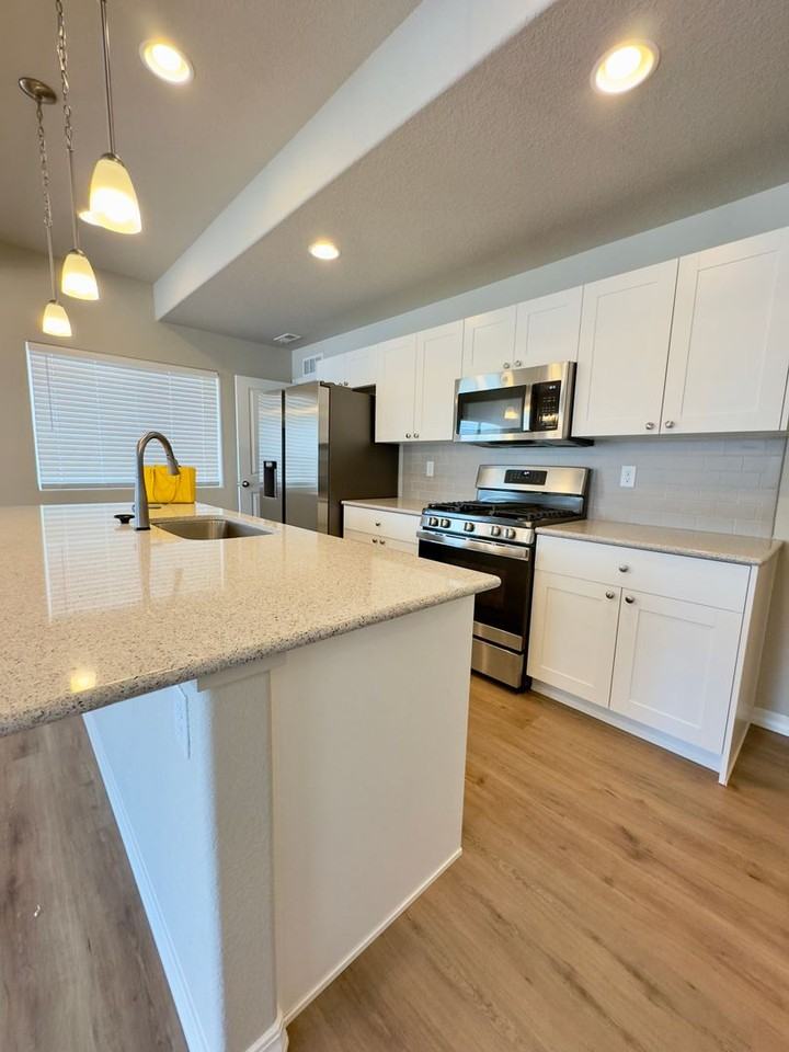 6063 Magma Hts - Photo 5 of 18