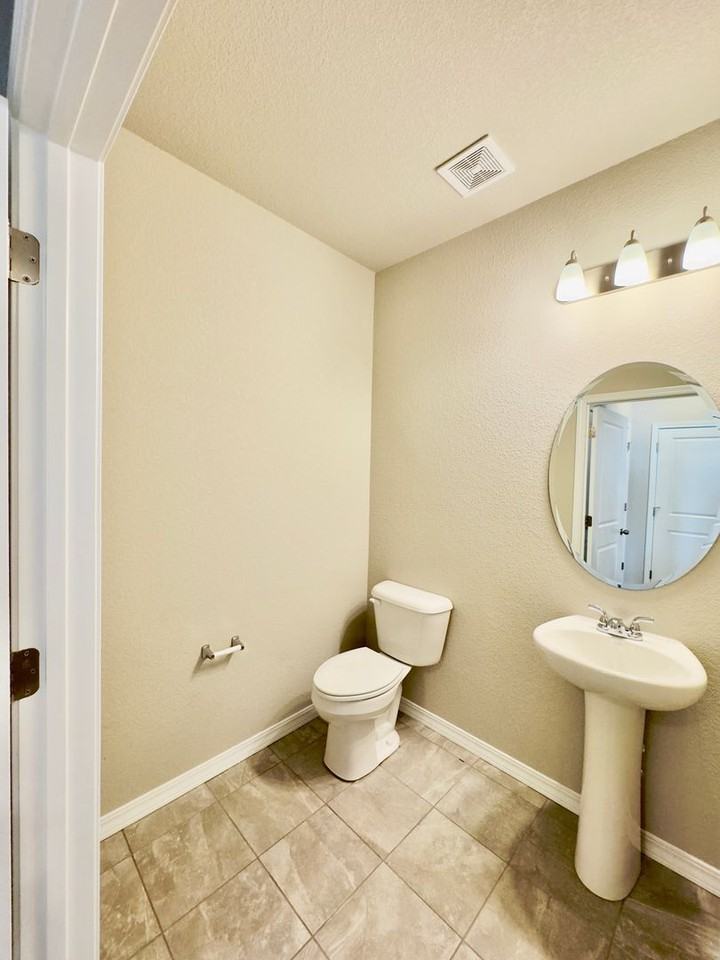 6063 Magma Hts - Photo 7 of 18