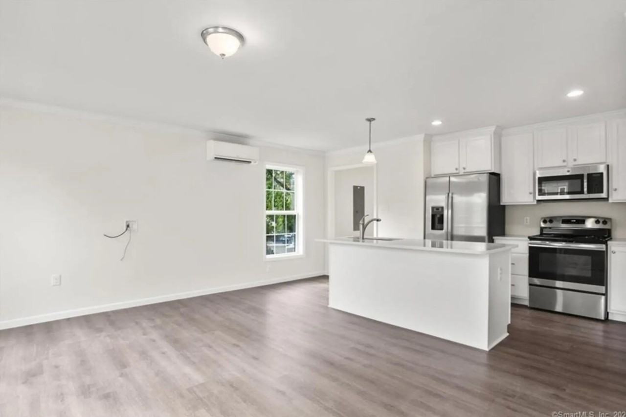 38 W Washington Ave Unit B - Photo 2 of 26