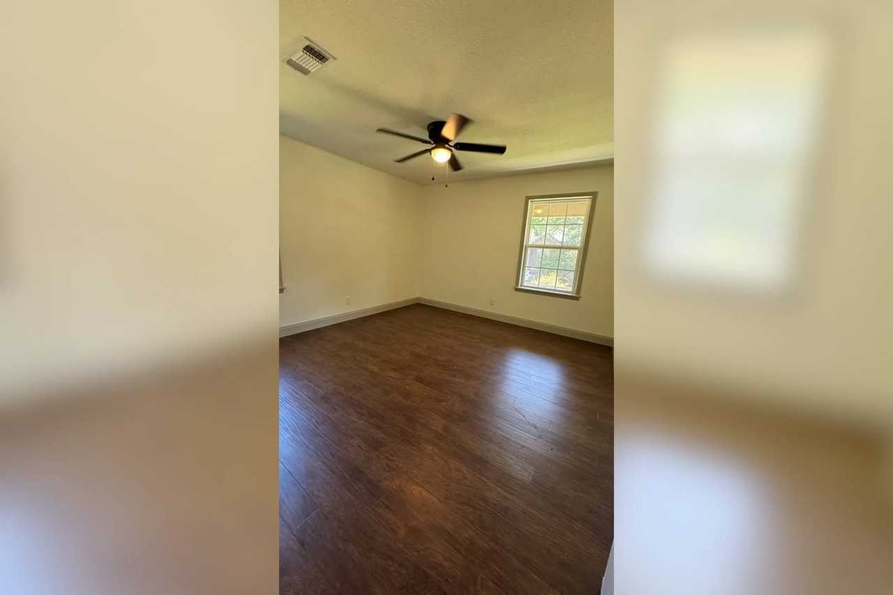 1002 Mockingbird Ln - Photo 3 of 12