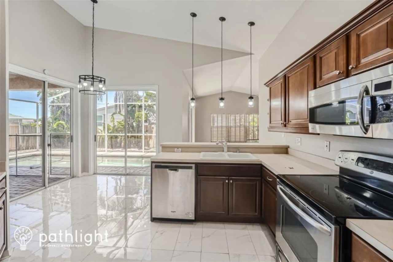1865 Wood Brook St - Photo 3 of 19