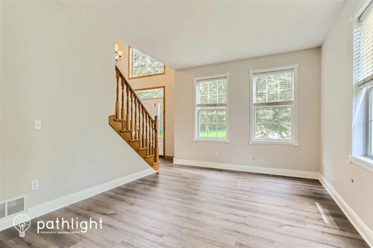 2325 Manuela Dr - Photo 2 of 32