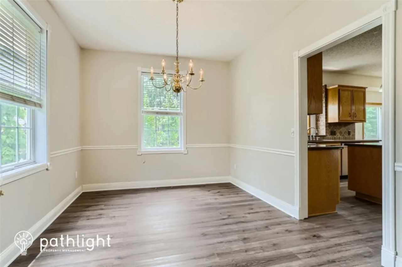 2325 Manuela Dr - Photo 3 of 32