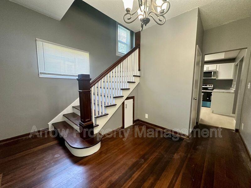 1201 Peach St - Photo 3 of 19