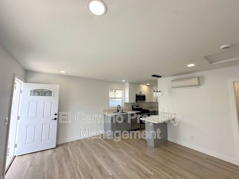 2033 W Burnett St - Photo 2 of 18