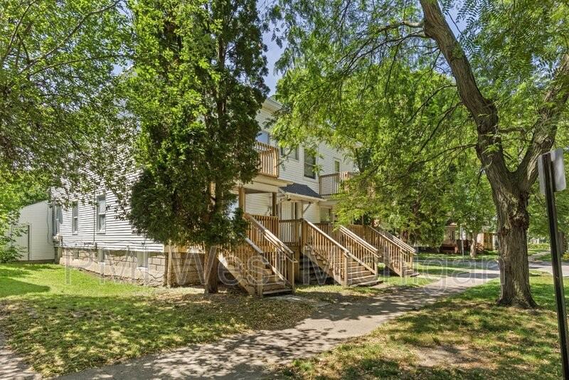1051 Pine Ave Nw - Photo 2 of 22