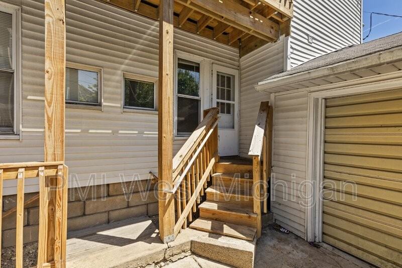 1051 Pine Ave Nw - Photo 6 of 22