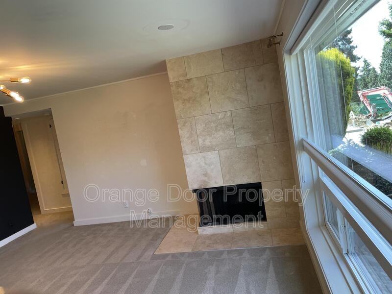 8816 38th Ave Sw - Photo 3 of 18