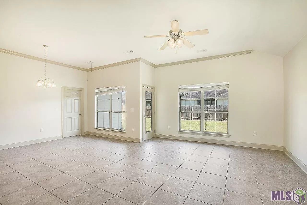 3315 Southlake Ave - Photo 3 of 18