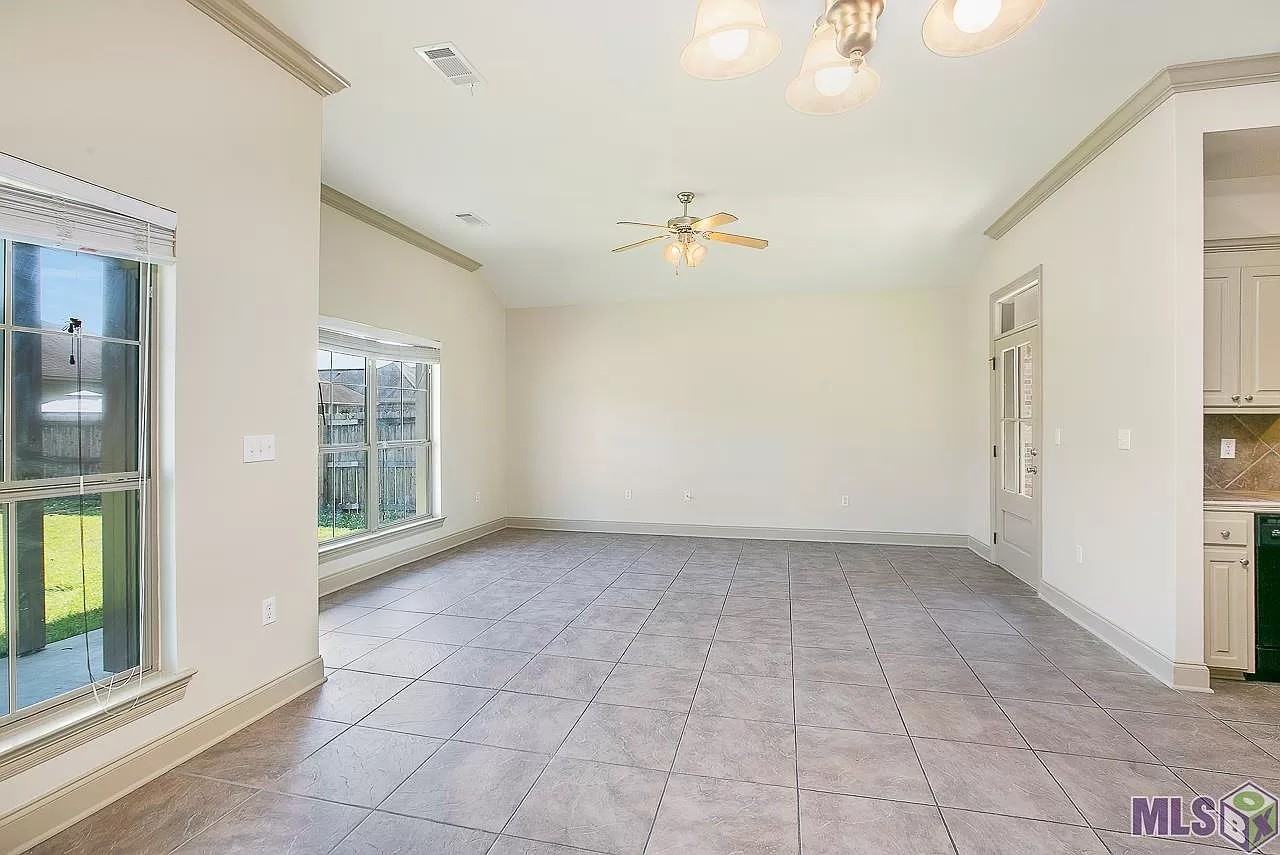 3315 Southlake Ave - Photo 6 of 18