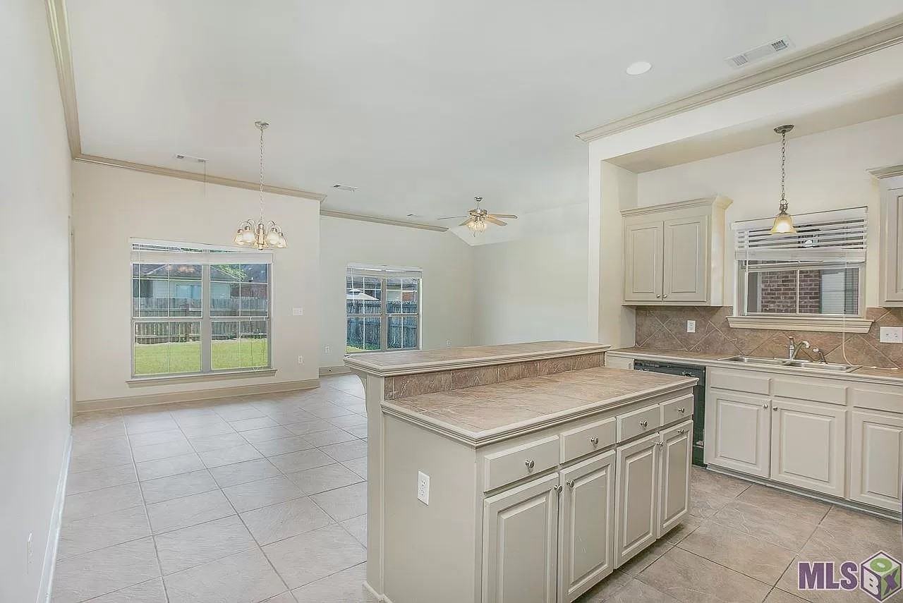 3315 Southlake Ave - Photo 7 of 18