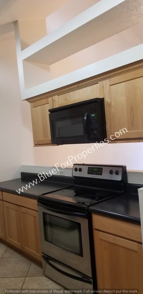 2766 N Malibu Dr - Photo 2 of 15