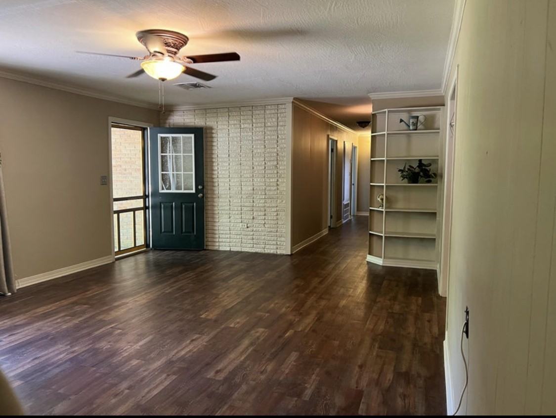 808 Ladner St - Photo 2 of 9