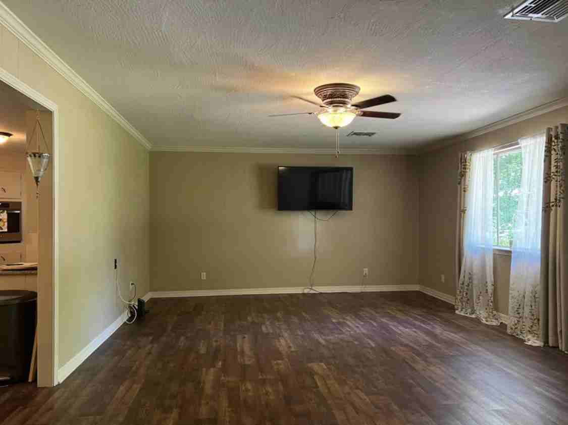 808 Ladner St - Photo 3 of 9