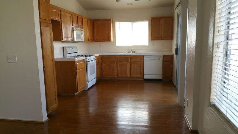 1106 Autumnwood Ln - Photo 3 of 7