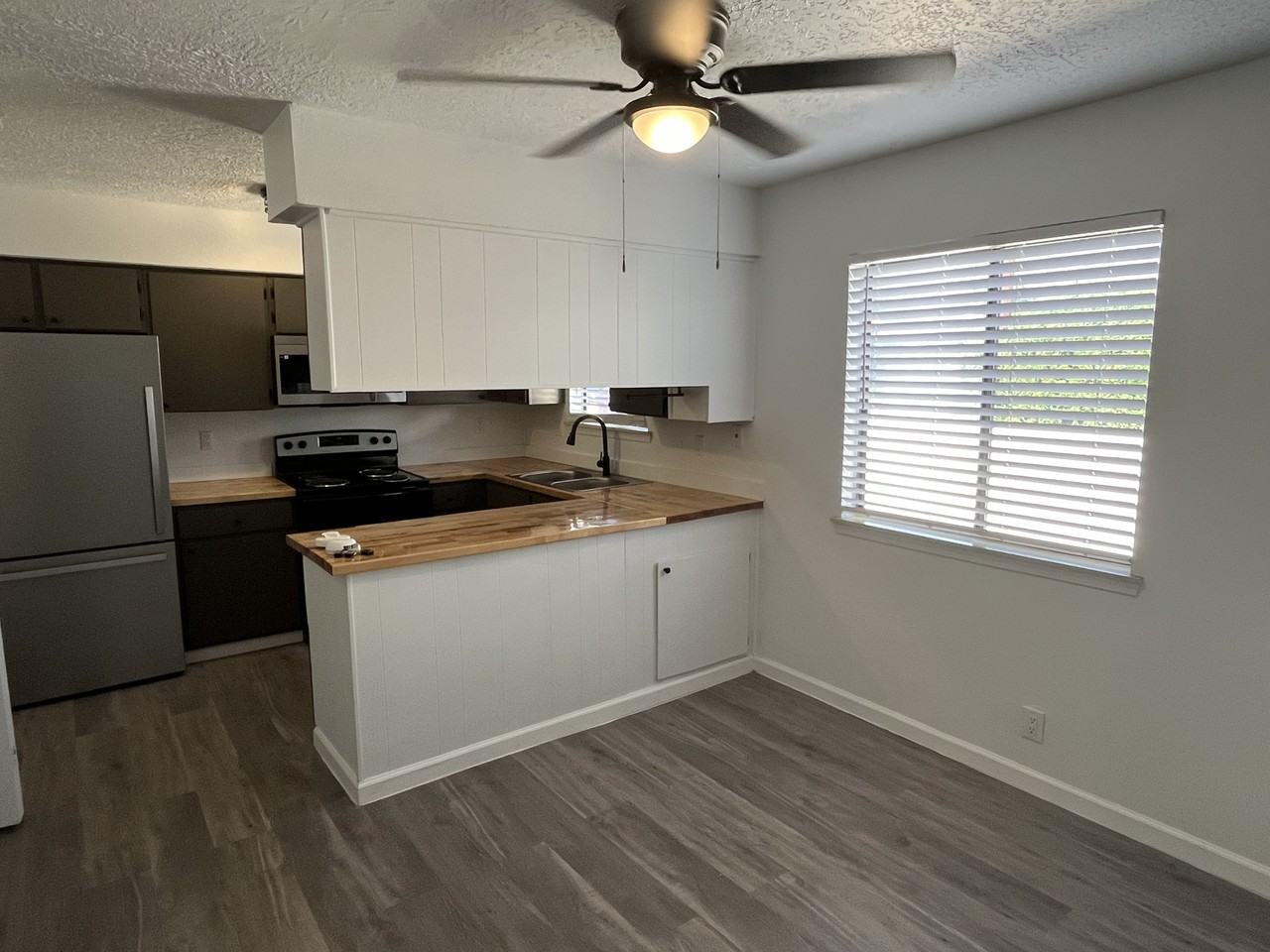12320 Candelaria Rd Ne - Photo 4 of 35