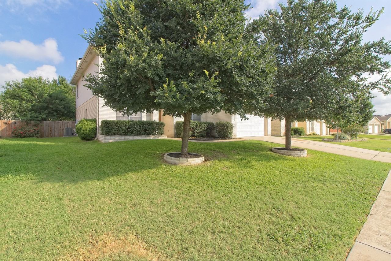 1410 Terra St - Photo 3 of 40