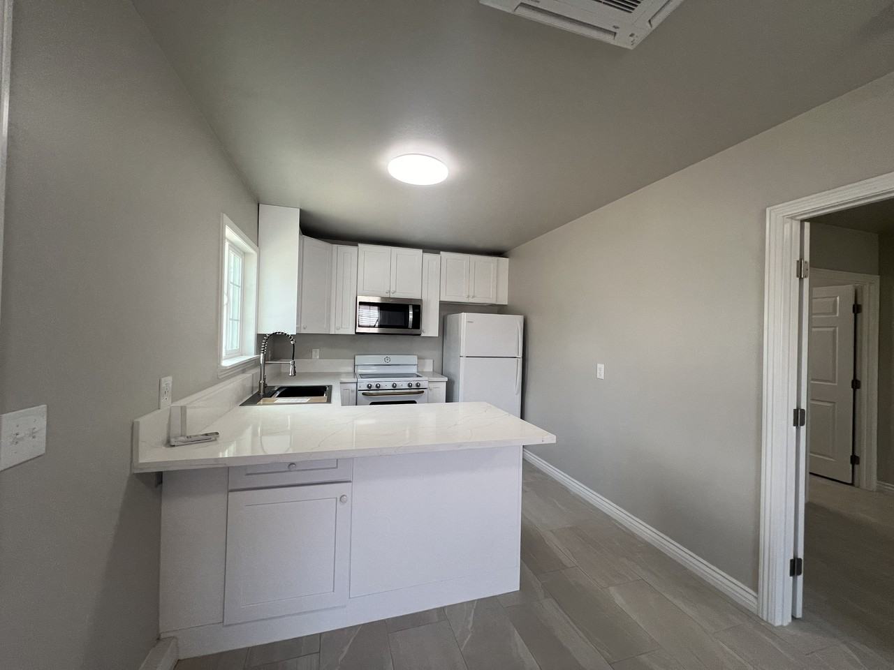 805 E Maple Ave #A - Photo 3 of 10