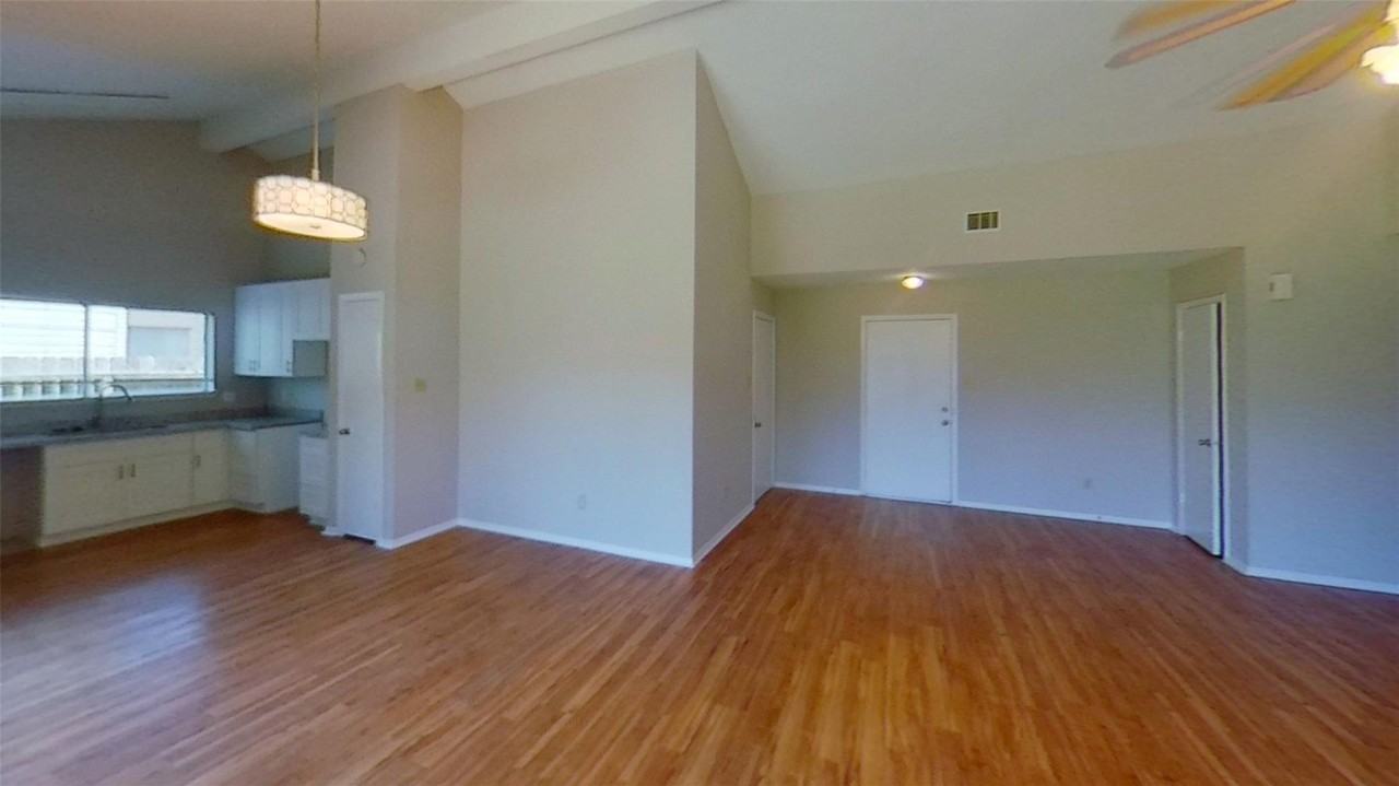 1126 W Belgravia Dr - Photo 3 of 8