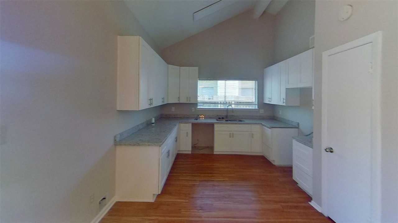 1126 W Belgravia Dr - Photo 4 of 8