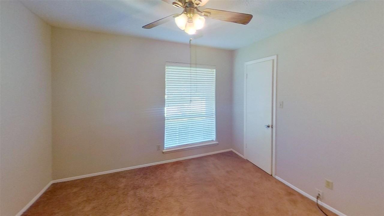 1126 W Belgravia Dr - Photo 5 of 8