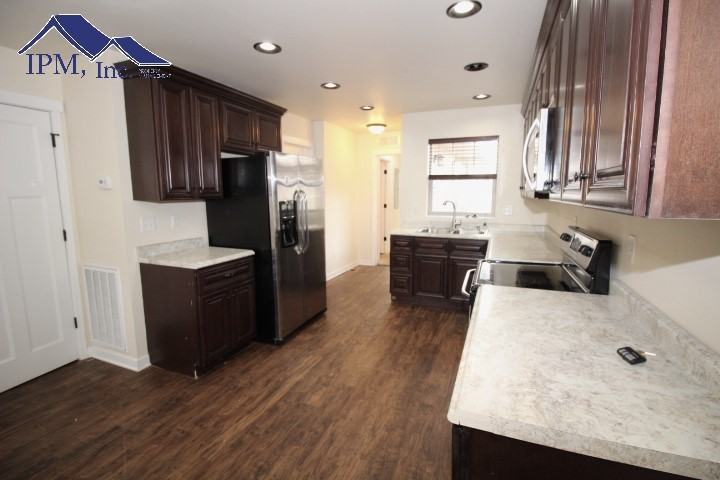 412 13th St Ne - Photo 2 of 12