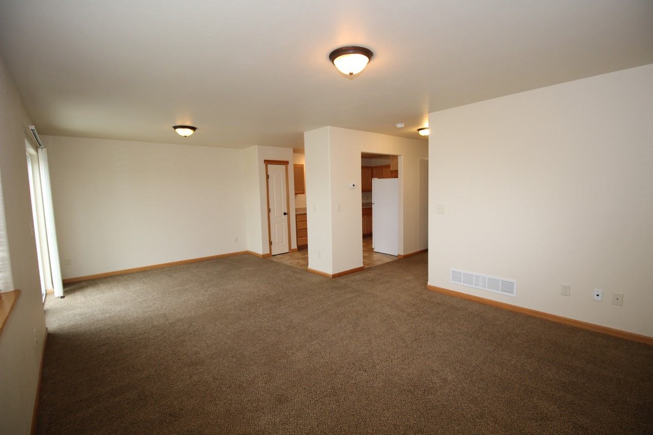 28 7th St Sw - Photo 3 of 13