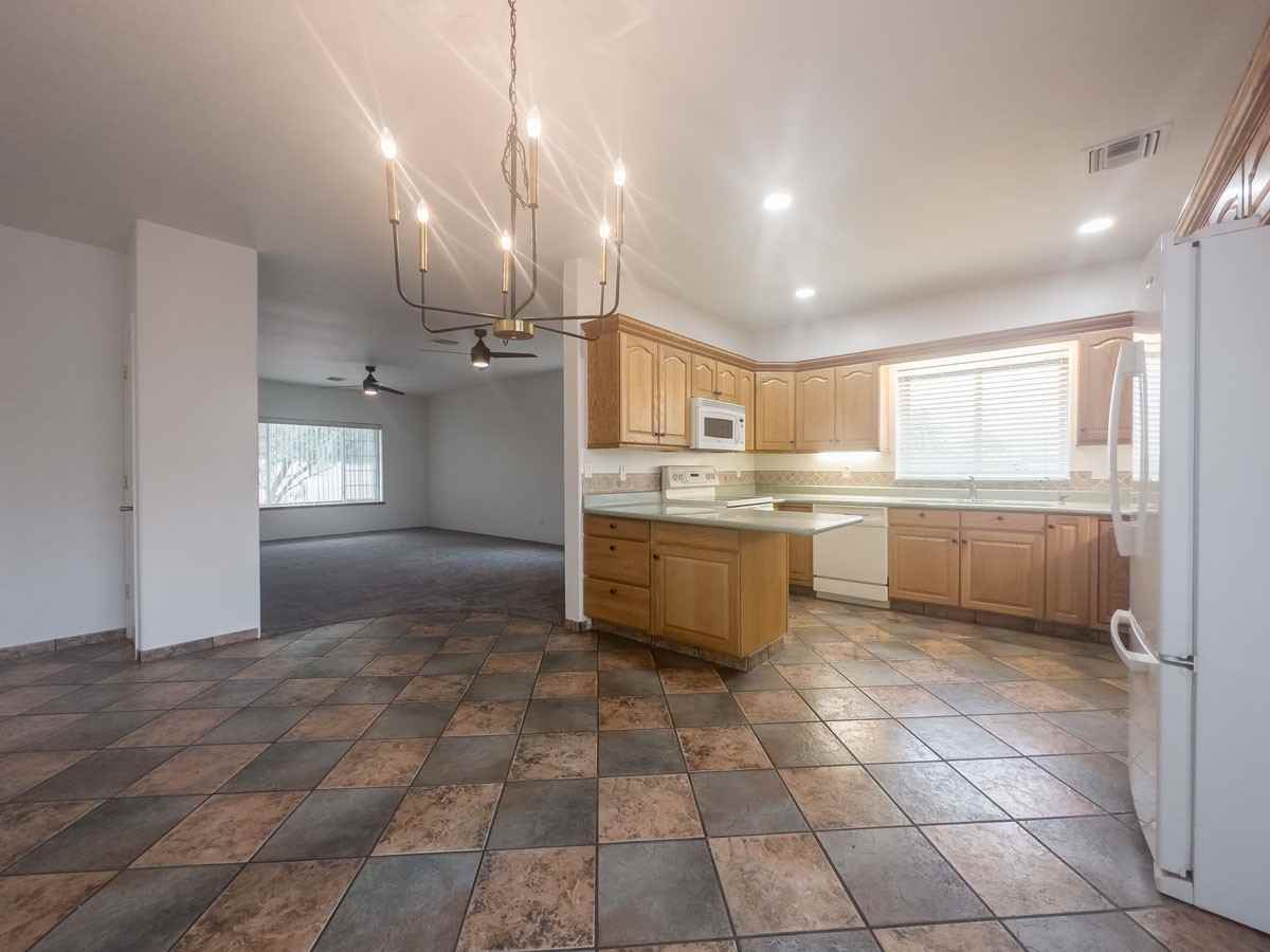 11513 W Kansas Ave - Photo 7 of 23