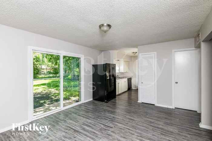 640 Rutgers Dr - Photo 3 of 15