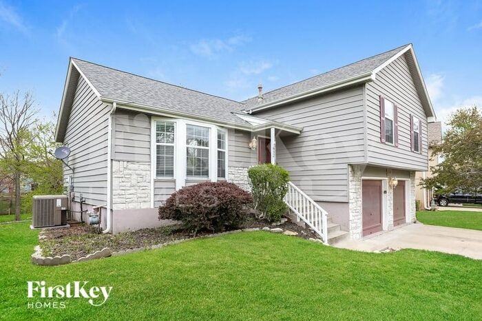 632 Se Ashton Dr - Photo 2 of 15