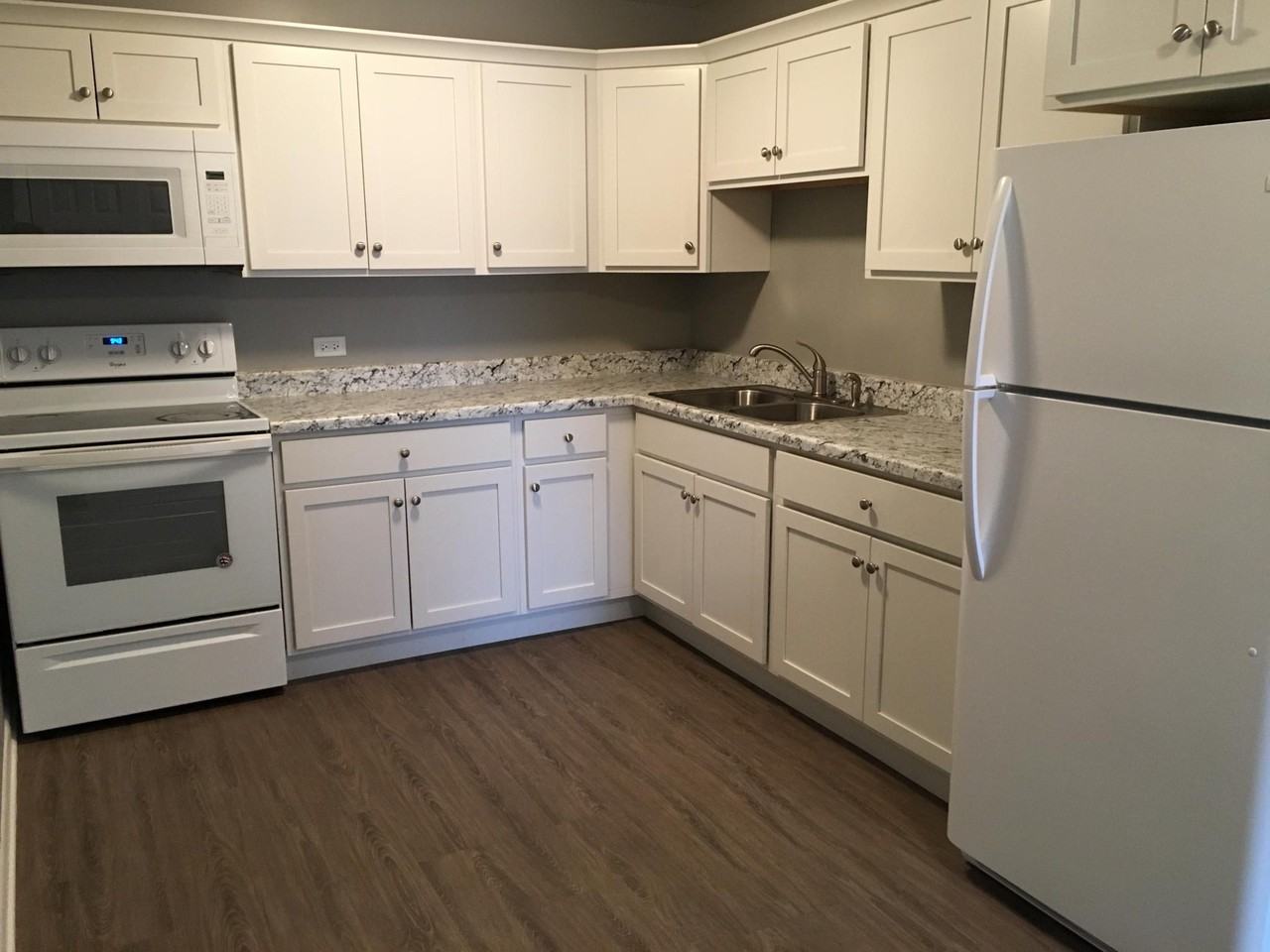 Greenwood Apartment - Photo 3 of 6