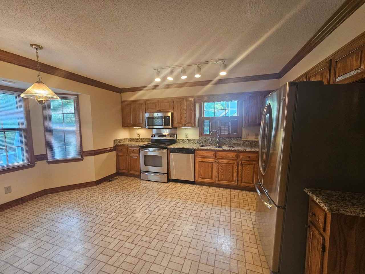 250 Lofton Dr - Photo 5 of 15