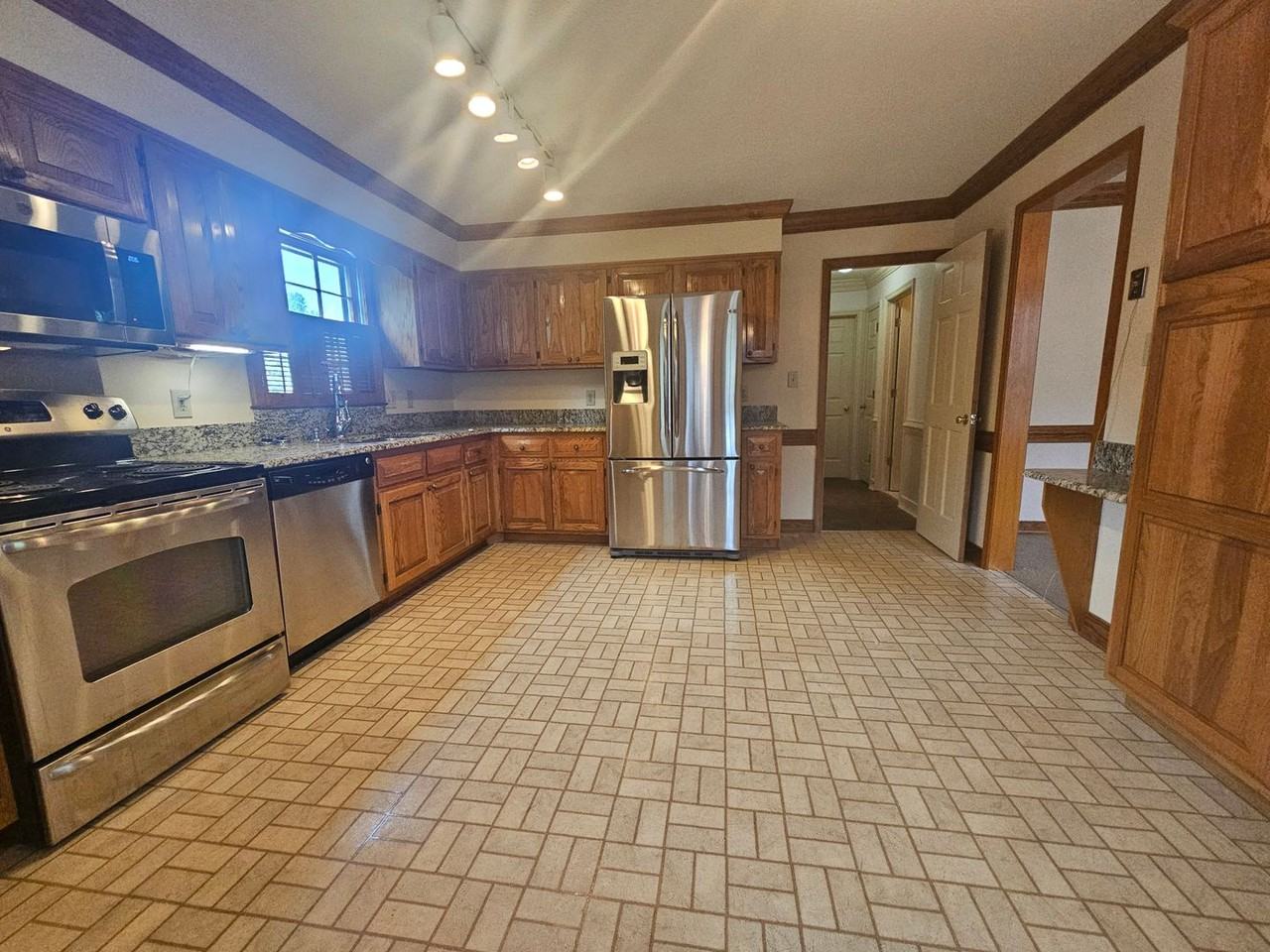 250 Lofton Dr - Photo 6 of 15