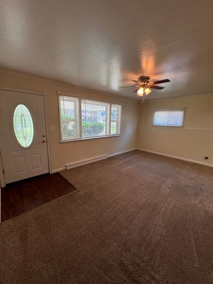 275 S Edgehill Ave - Photo 5 of 17