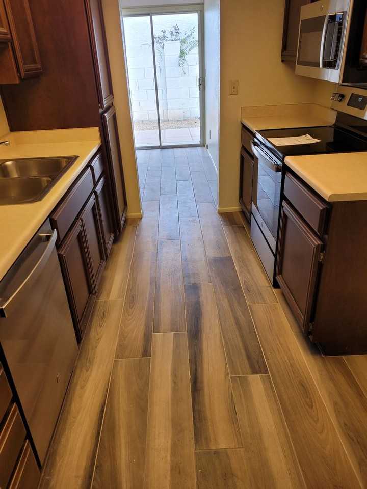 750 East Michelle Drive - Photo 2 of 7